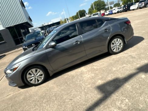 Used 2022 Nissan Sentra S w/ Lighting Package FWD image 6