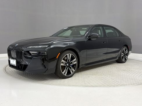 Used 2025 BMW i7 xDrive60 w/ Executive Package AWD/4WD image 35