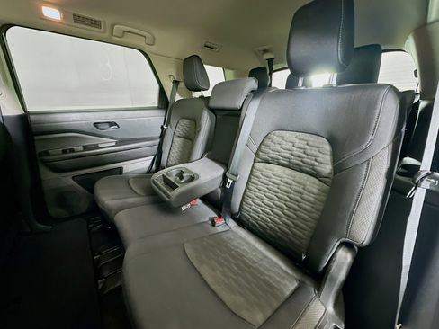 Used 2024 Nissan Pathfinder SV image 27