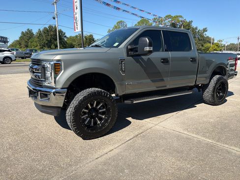 Used 2019 Ford F250 XLT w/ XLT Value Package image 3