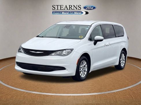 Used 2023 Chrysler Voyager LX FWD image 2