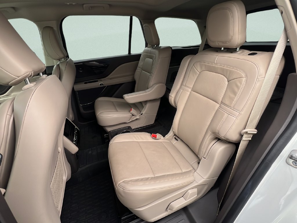 Used 2022 Lincoln Aviator Reserve w/ Equipment Group 201A RWD image 10