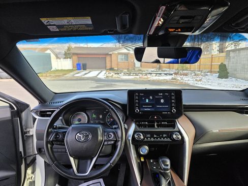 Used 2022 Toyota Venza XLE image 10