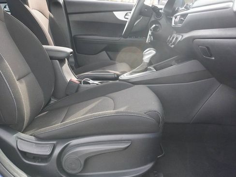 Used 2023 Kia Forte LXS image 19