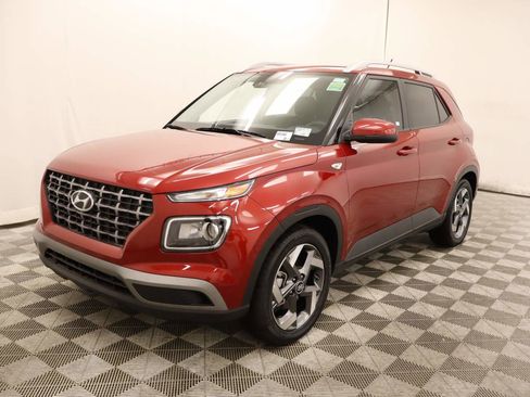 Used 2025 Hyundai Venue SEL image 5