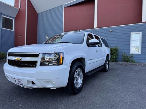 Used 2007 Chevrolet Suburban LT RWD image 4