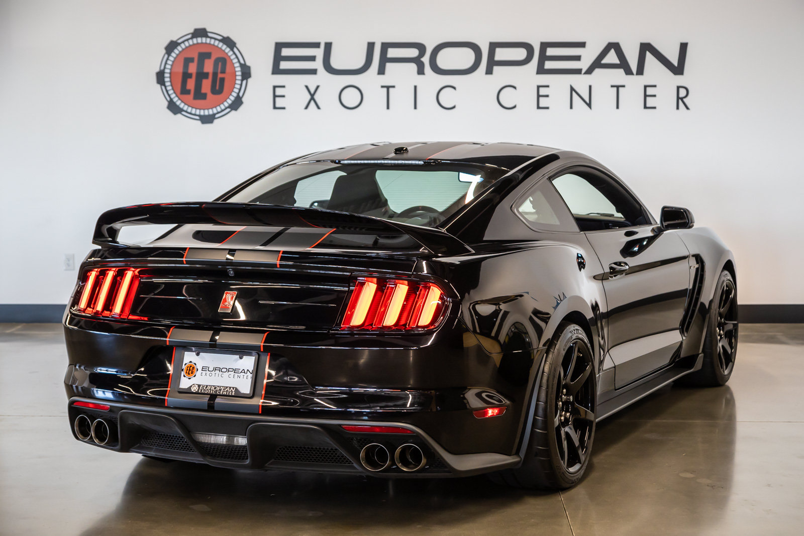 Used 2019 Ford Mustang Shelby GT350R w/ GT350R Equipment Group 920A RWD image 10