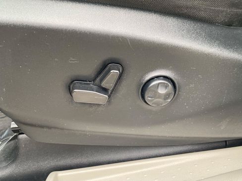 Used 2023 Chrysler Pacifica Touring-L FWD image 18