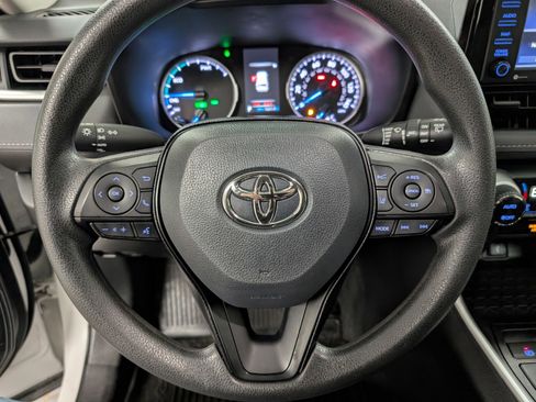 Used 2022 Toyota RAV4 XLE image 16