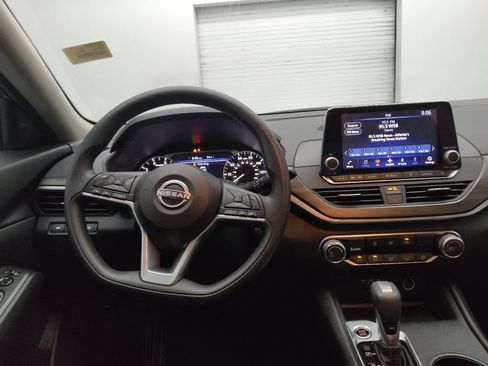 Used 2025 Nissan Altima 2.5 SV FWD image 22