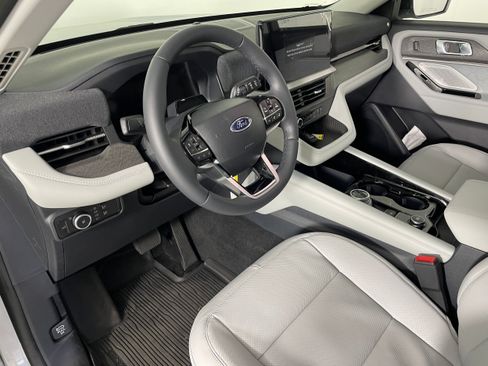 New 2026 Ford Explorer Platinum w/ LUX Leather Package AWD/4WD image 3