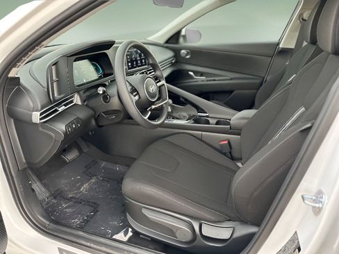Used 2025 Hyundai Elantra Blue image 20