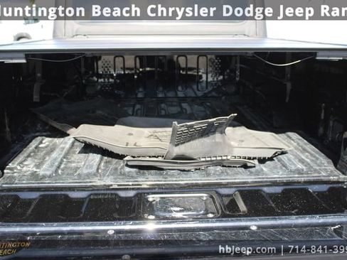 Used 2022 Jeep Gladiator Rubicon w/ Cold Weather Group image 15