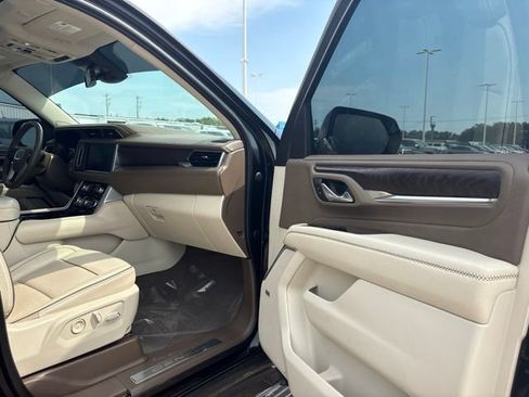 Used 2023 GMC Yukon XL Denali AWD/4WD image 43