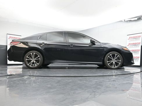 Used 2020 Toyota Camry SE image 24