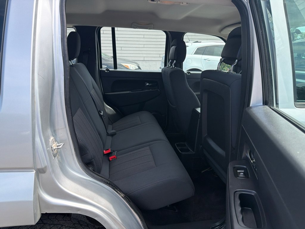 Used 2012 Jeep Liberty Sport AWD/4WD image 15