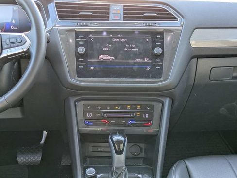 Used 2024 Volkswagen Tiguan SE FWD image 19