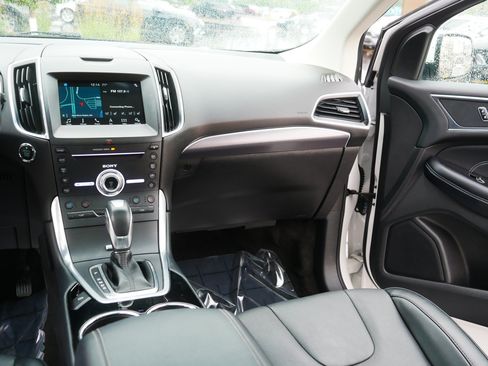 Used 2018 Ford Edge Titanium w/ Equipment Group 301A AWD/4WD image 22