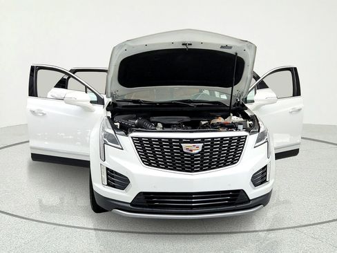 Used 2021 Cadillac XT5 Premium Luxury w/ LPO, Floor Liner Package FWD image 15