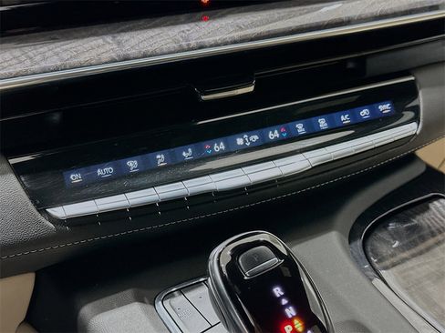 Used 2021 Cadillac Escalade ESV Premium Luxury image 16