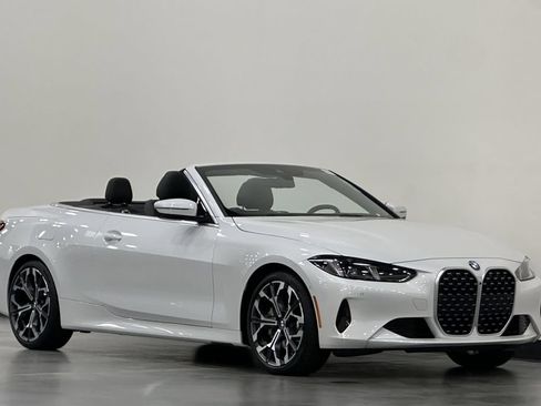 Used 2025 BMW 430i Convertible w/ Premium Package RWD image 2