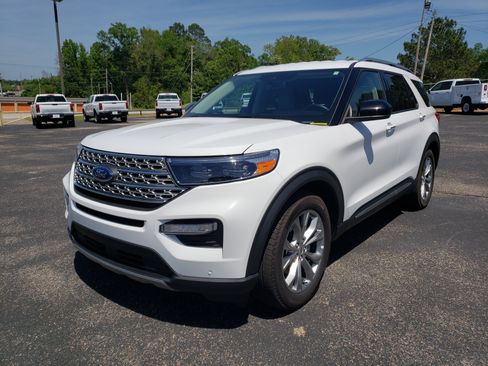 Used 2024 Ford Explorer Limited image 2