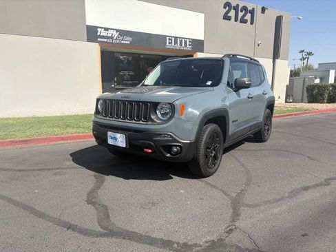 Used 2017 Jeep Renegade Trailhawk image 2