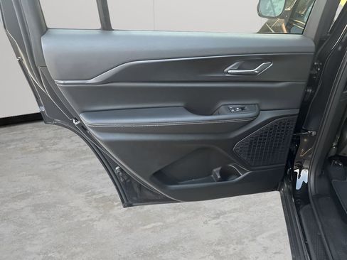 New 2025 Jeep Grand Cherokee L Altitude image 17