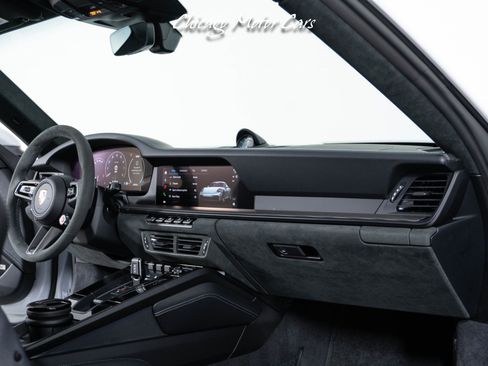 Used 2026 Porsche 911 GTS image 32