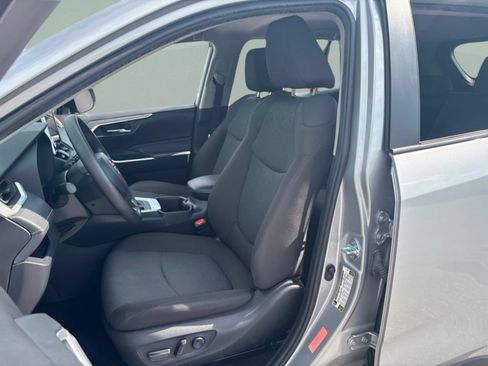 Used 2024 Toyota RAV4 XLE FWD image 18