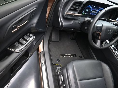 Used 2025 Toyota Crown Platinum image 11