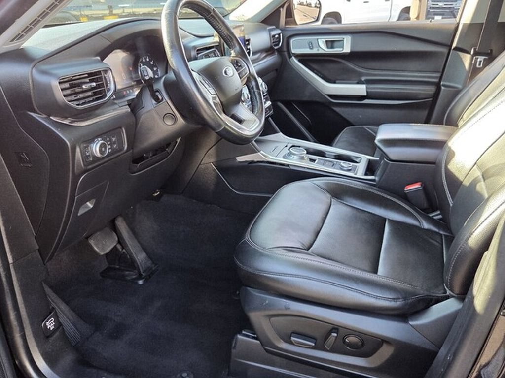 Used 2022 Ford Explorer Limited w/ Equipment Group 301A AWD/4WD image 15