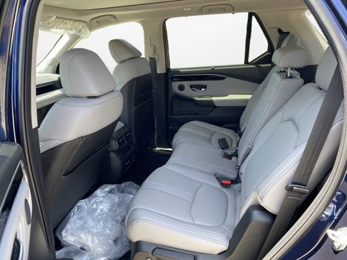 Used 2023 Honda Pilot Touring image 13