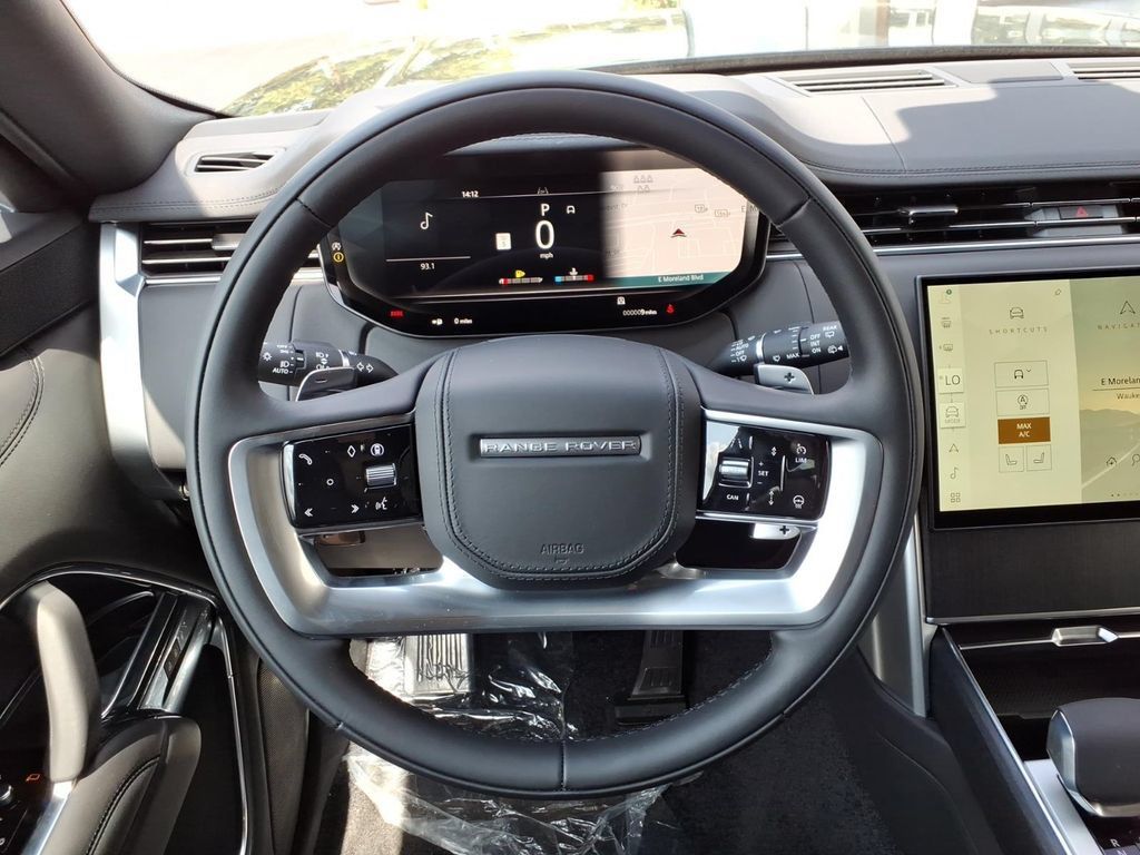 New 2026 Land Rover Range Rover Long Wheelbase SE AWD/4WD image 16