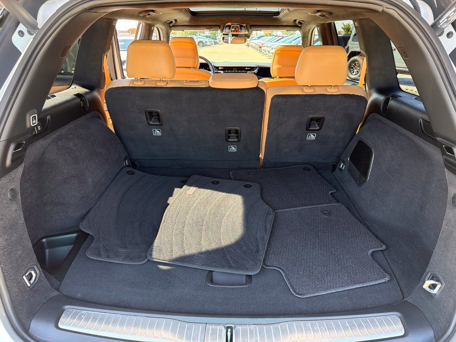 Used 2025 Jeep Grand Cherokee Summit AWD/4WD image 17