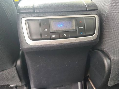 Used 2019 Toyota Highlander LE FWD image 16