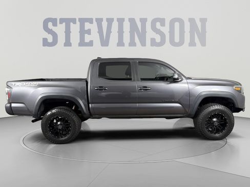 Used 2018 Toyota Tacoma TRD Off-Road AWD/4WD image 8