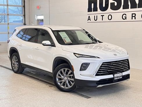 Used 2025 Buick Enclave Preferred image 1