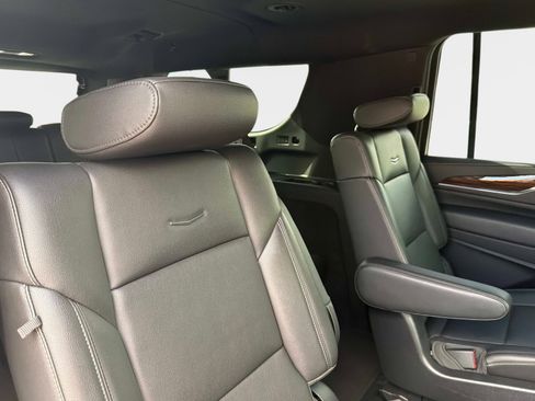 Used 2021 Cadillac Escalade ESV Luxury image 28