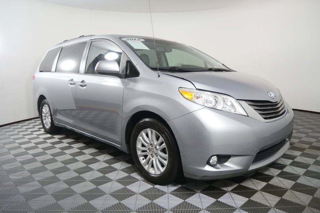 Used 2013 Toyota Sienna XLE FWD image 2
