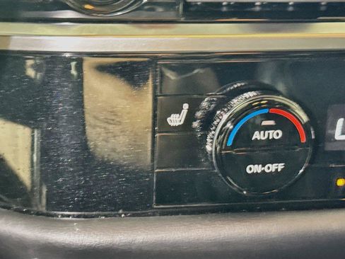 Used 2025 Nissan Pathfinder SL FWD image 19