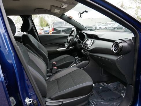 Used 2019 Nissan Kicks SV FWD image 8