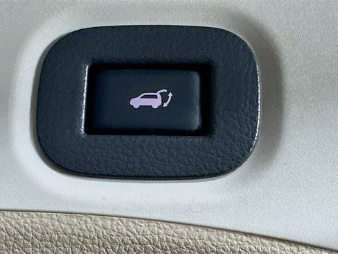Used 2020 Nissan Rogue SV FWD image 28