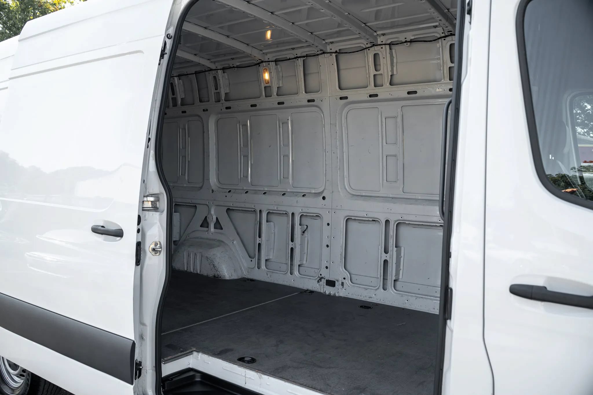 Used 2024 Mercedes-Benz Sprinter 2500 w/ Acoustic Package image 10