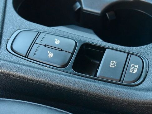 Used 2022 Kia Niro EX image 23