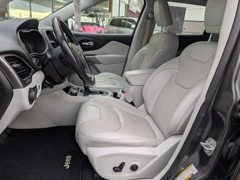 Used 2019 Jeep Cherokee Limited w/ Trailer Tow Group AWD/4WD image 11