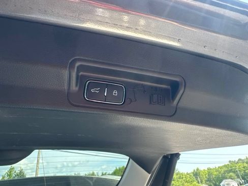 Used 2025 Ford Explorer Active AWD/4WD image 16