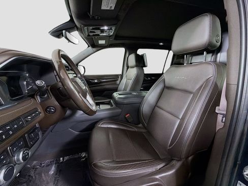 Used 2021 GMC Yukon XL Denali w/ Denali Premium Package AWD/4WD image 12
