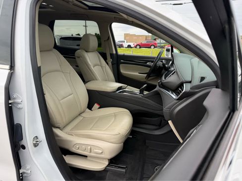 Used 2020 Buick Enclave Premium w/ Sun and Sites Package AWD/4WD image 25