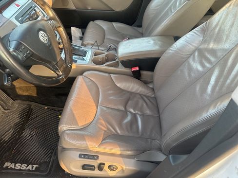 Used 2008 Volkswagen Passat Lux image 10
